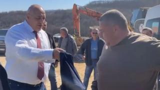 Работникът със сакото на Борисов проговори имало ли е пачки евро в джобовете ВИДЕО 