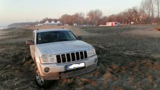 Горещи среднощни страсти на плажа в Бургас завършиха с...