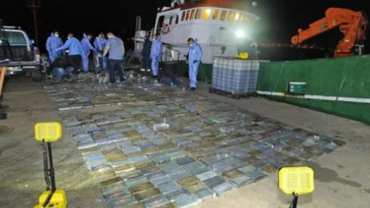 Стана ясно кои са българските моряци, спипани с кокаин за близо 40 млн. долара край Южна Африка