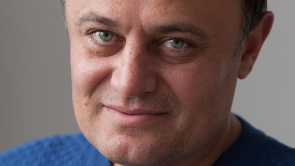 Отиде си големият български художник Роберт Баръмов 
