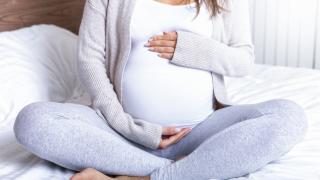 Разследват случаи на мъртвородени бебета от майки с COVID-19