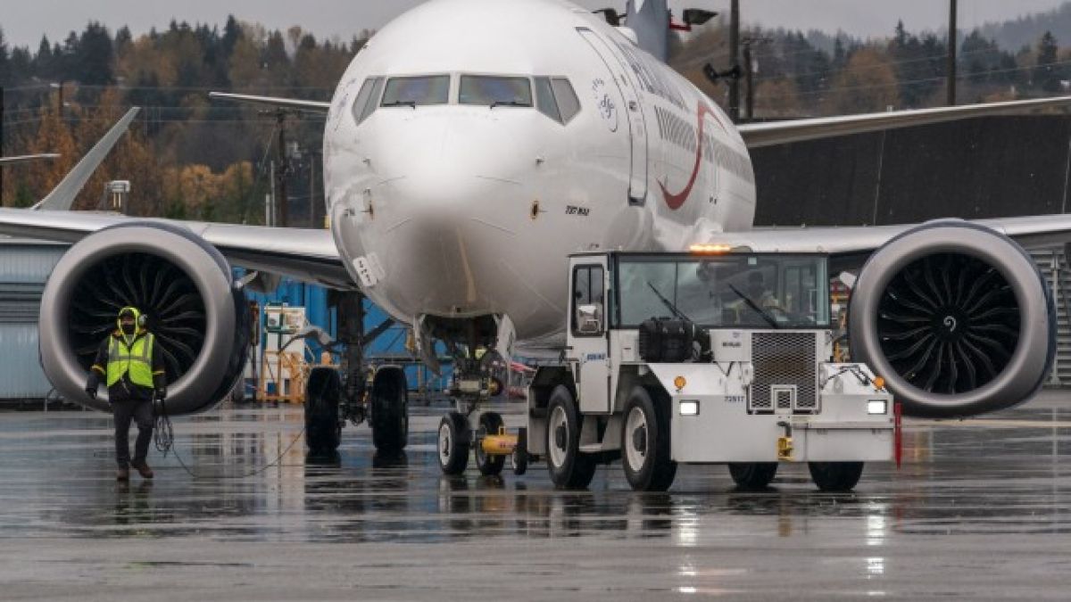 Драма в небето! "Боинг" 737 MAX кацна аварийно заради...