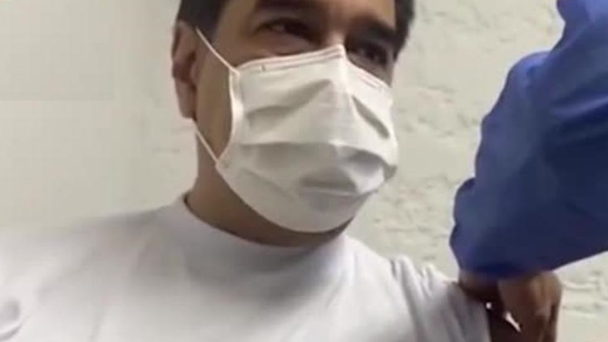 Мадуро се ваксинира със Спутник V и проговори на руски! ВИДЕО 