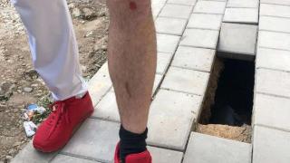 Дупка в новоремонтиран тротоар погълна пловдивчанин СНИМКИ