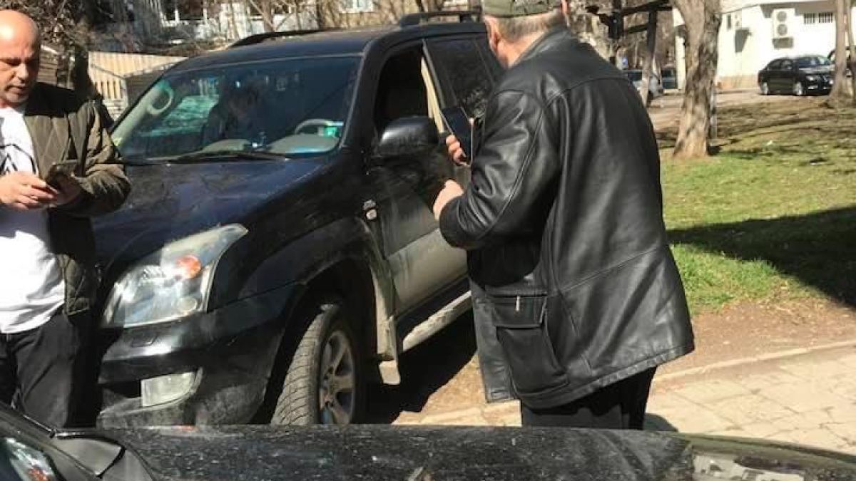 Безумие! Баровец влезе с черния си джип в "Борисовата градина" и стана голяма беля СНИМКИ