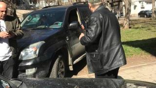 Безумие! Баровец влезе с черния си джип в "Борисовата градина" и стана голяма беля СНИМКИ