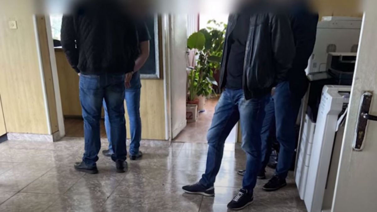 Спипаха полицаи с подкуп на Калотина, сега лошо им се пише ВИДЕО