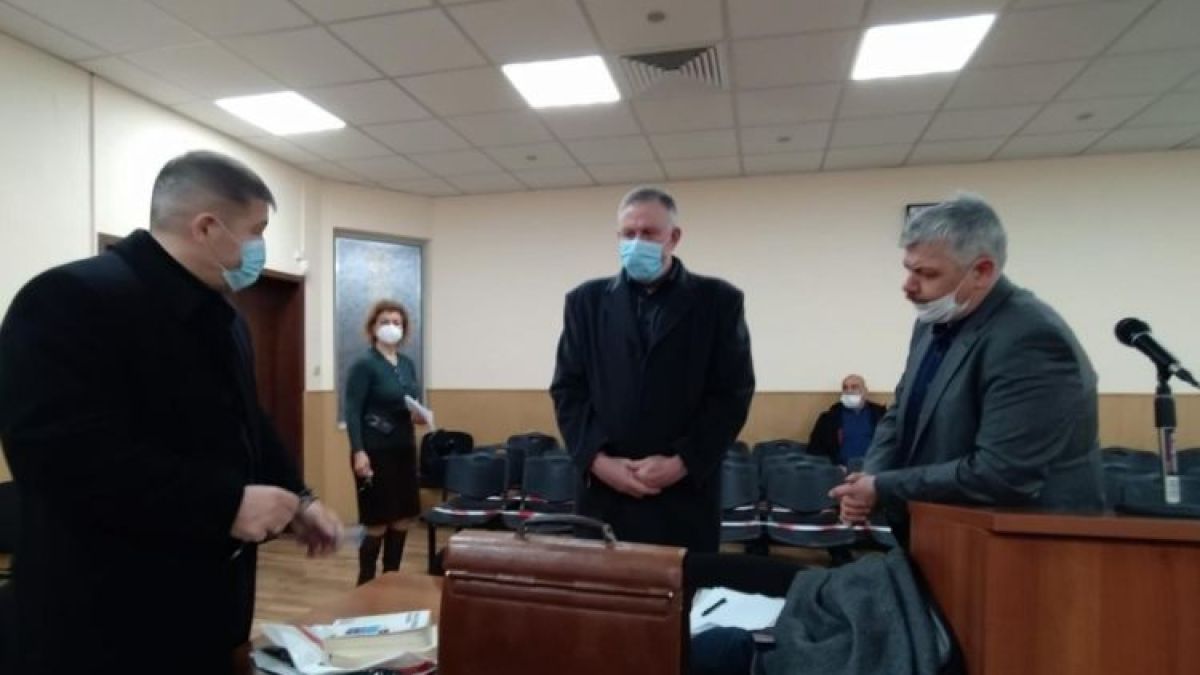 След като гръмнал крадливия циганин Плъха, д-р Иван Димитров...
