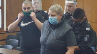 Стефан и майка му, които заклаха любовник в Пловдив, искат милост