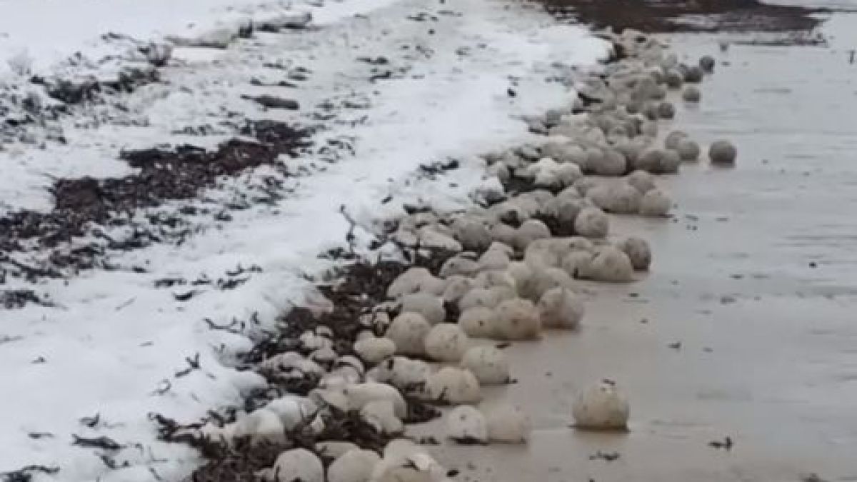 Огромен феномен на плаж в Латвия изуми всички ВИДЕО