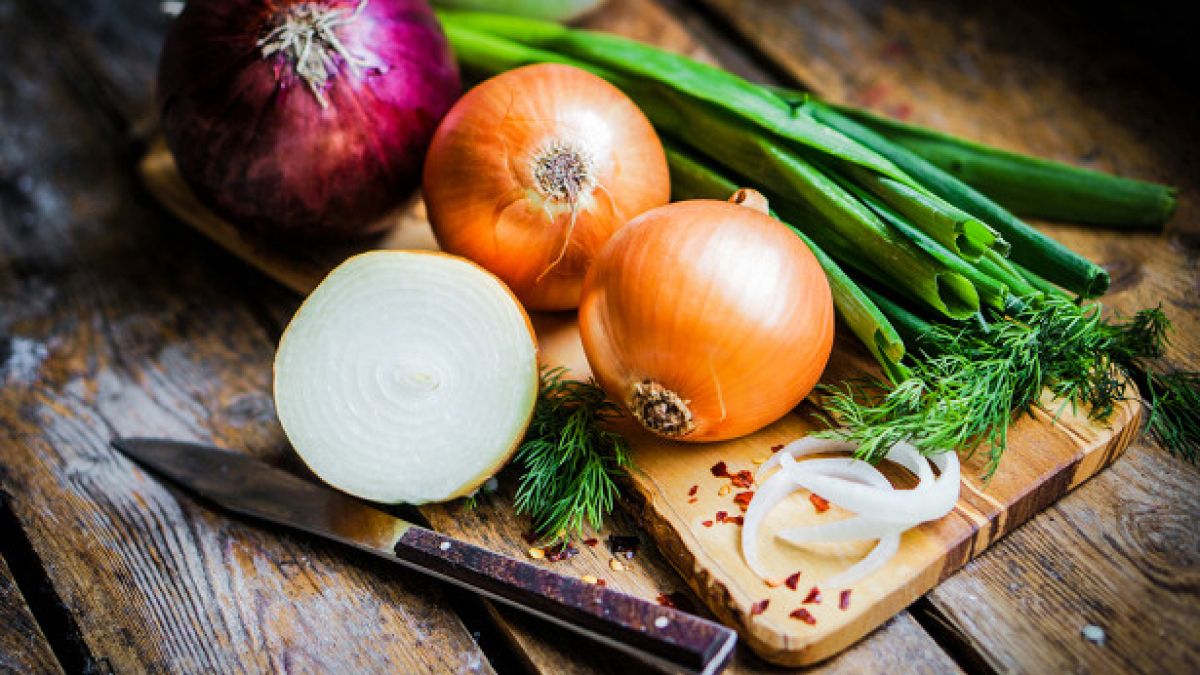 Лукът върши куп медицински чудеса! Суперхрана е защото…