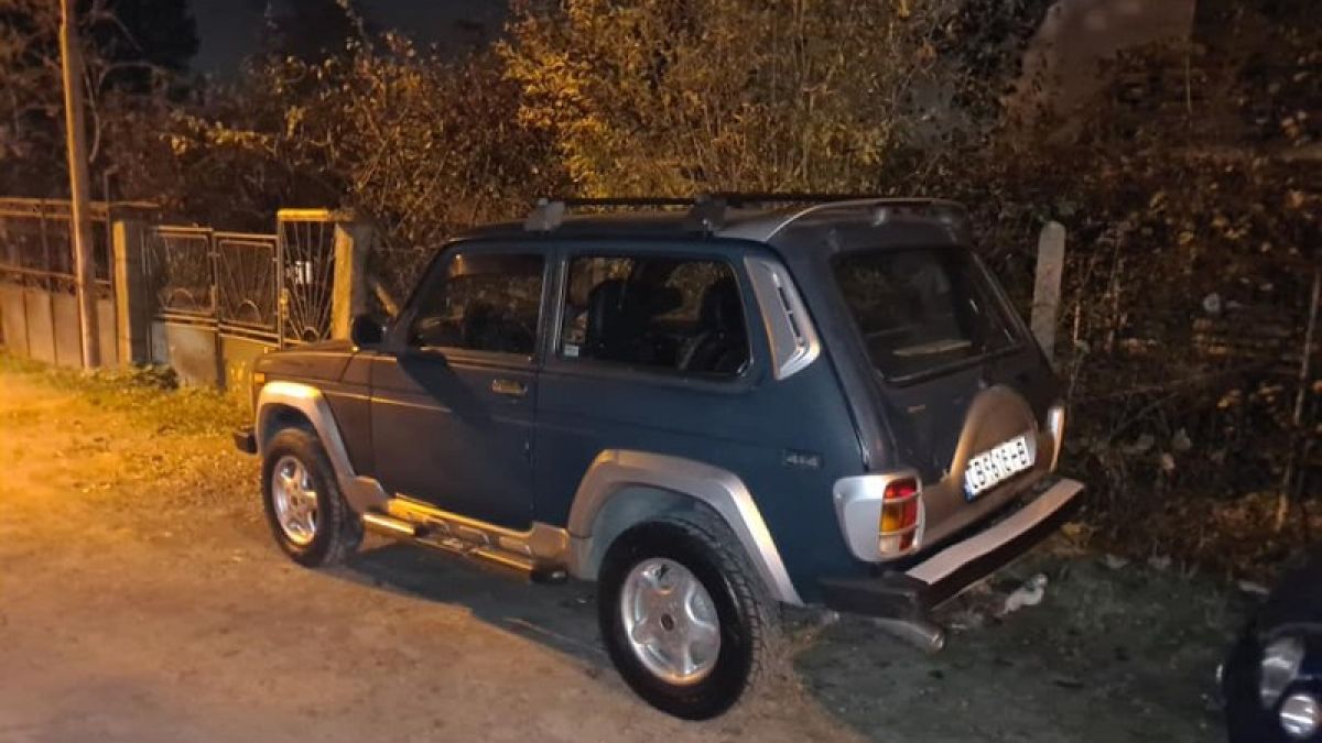 Автоджамбази свиха уникална "Лада" в София СНИМКИ
