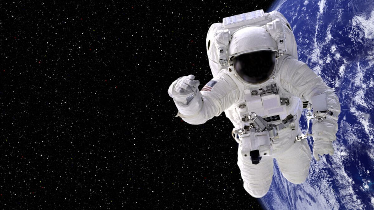 НА ЖИВО: Астронавтите на NASA излязоха в открития Космос