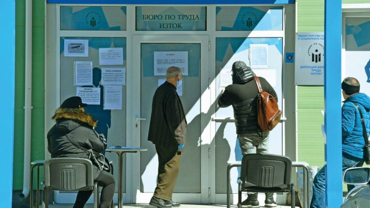 111 хиляди души загубиха работата си в кризата