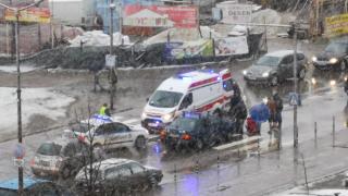 Сигнал до БЛИЦ! Извънредна ситуация в столичния "Люлин", жена лежи на земята ВИДЕО 