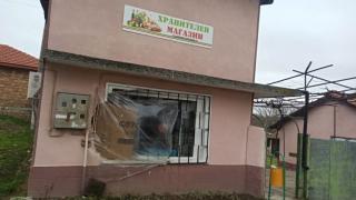 Кмет деспот от Шуменско потроши селския магазин с камиона си СНИМКИ 