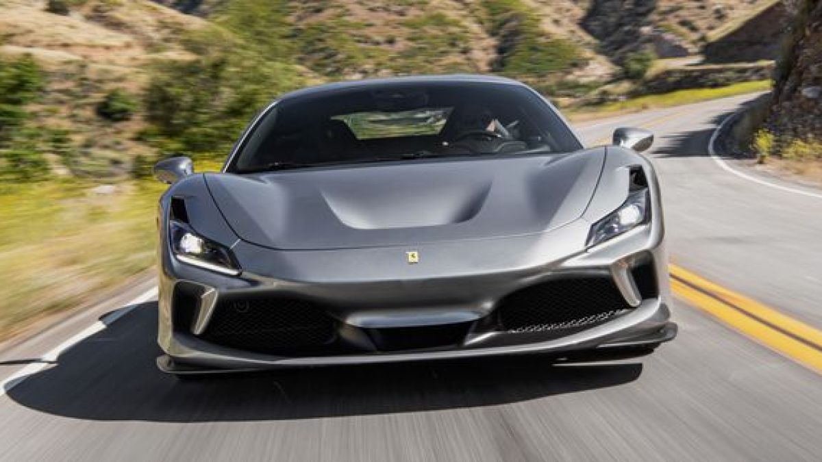 Мъж чака 1 година за Ferrari, но го разби 6 часа след покупката СНИМКА