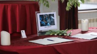 Шоубизнесът потъна в скръб, стотици си взеха последно сбогом с великия Косьо Марков СНИМКИ