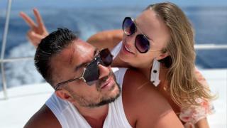 Жената на Константин показа интимна татуировка СНИМКИ 18+