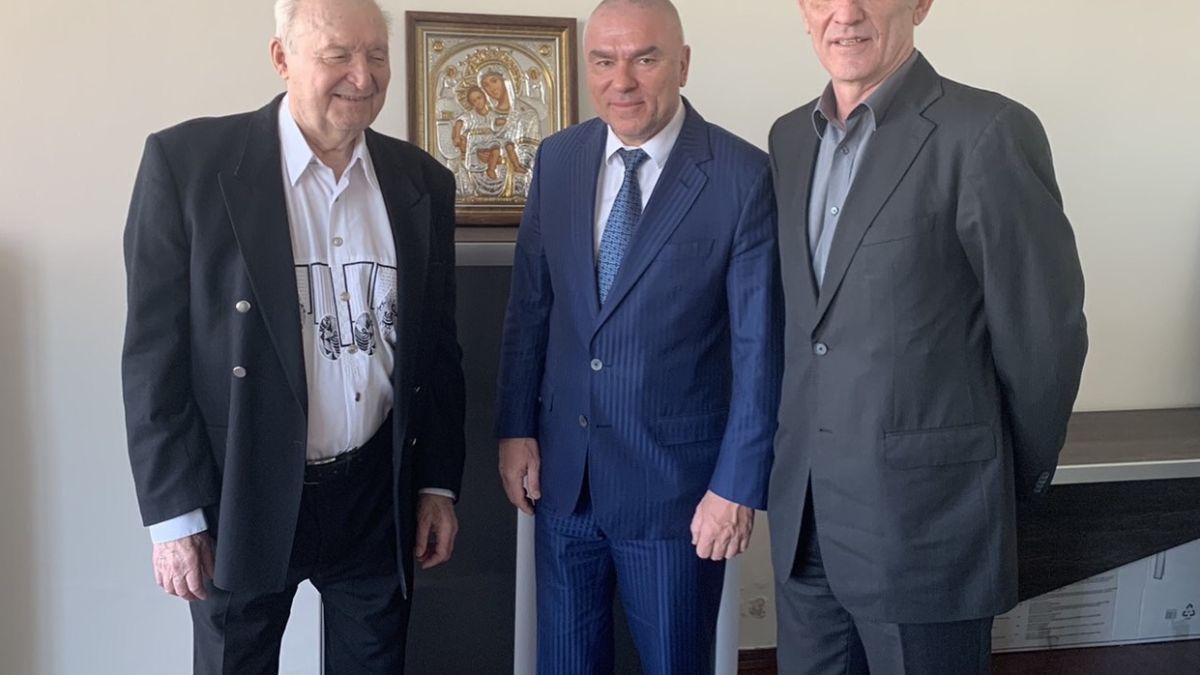 Легендата Георги Младенов: Шампионите тръгват от училищата