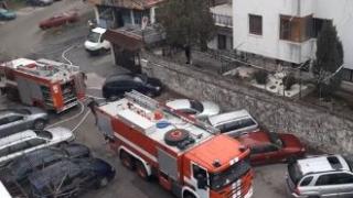 Нещо се случва във Варна, летят пожарни, чуват се взривове ВИДЕО