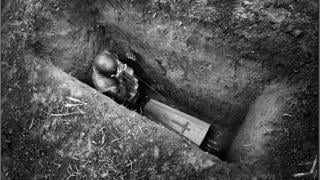 Грозно: Четири сестри се бият на погребението на баща им в Кърджалийско!