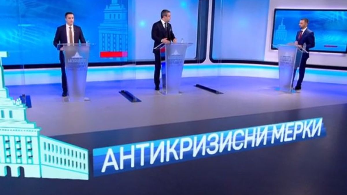 Биков и Божанков се хванаха за гушите заради К-19 и болниците