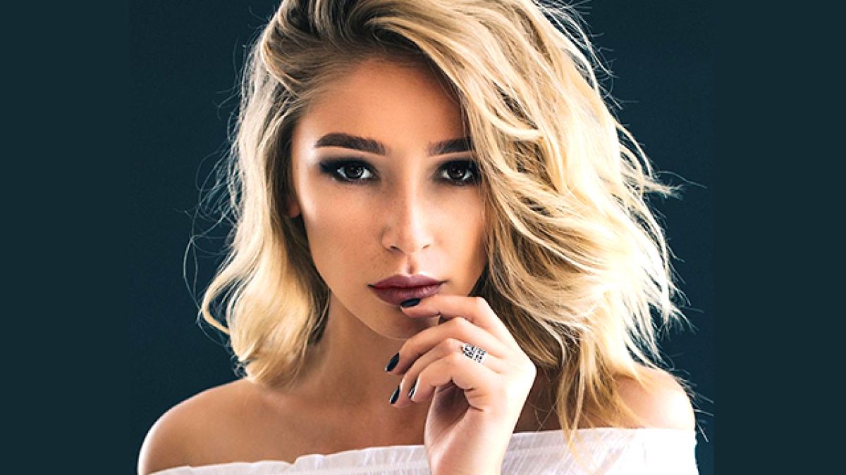 Тв водеща се съблече чисто гола за корицата на Playboy СНИМКА 18+
