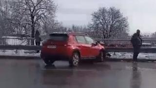 Зрелищна верижна катастрофа върху мост в София, голяма тапа ВИДЕО