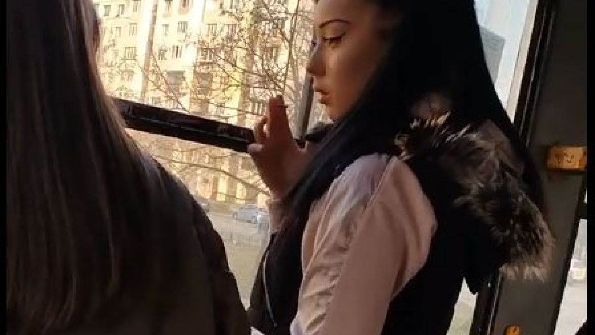 Мрежата дири това момиче от София, за да го шамароса! Ето защо ВИДЕО