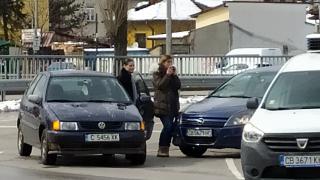 Две шофьорки сътвориха голяма поразия на столичната Сточна гара СНИМКИ