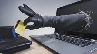Млада българка хлътна по африканец и олекна с 400 000 лв, а хасковлийка... 