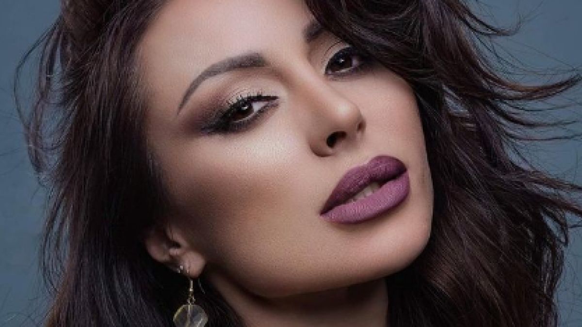 Мариана Маринова пак си показа голотиите и подкани: Гледайте ми г...а СНИМКИ 18+