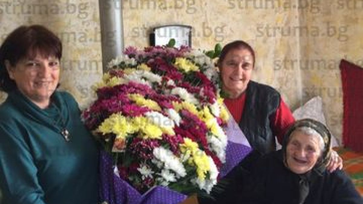 Душата на компанията баба Миропа чукна 100 и разкри тайната си за дълголетие 