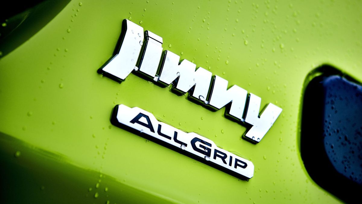 Фотошпиони заснеха на пътя новия удължен Suzuki Jimny СНИМКИ