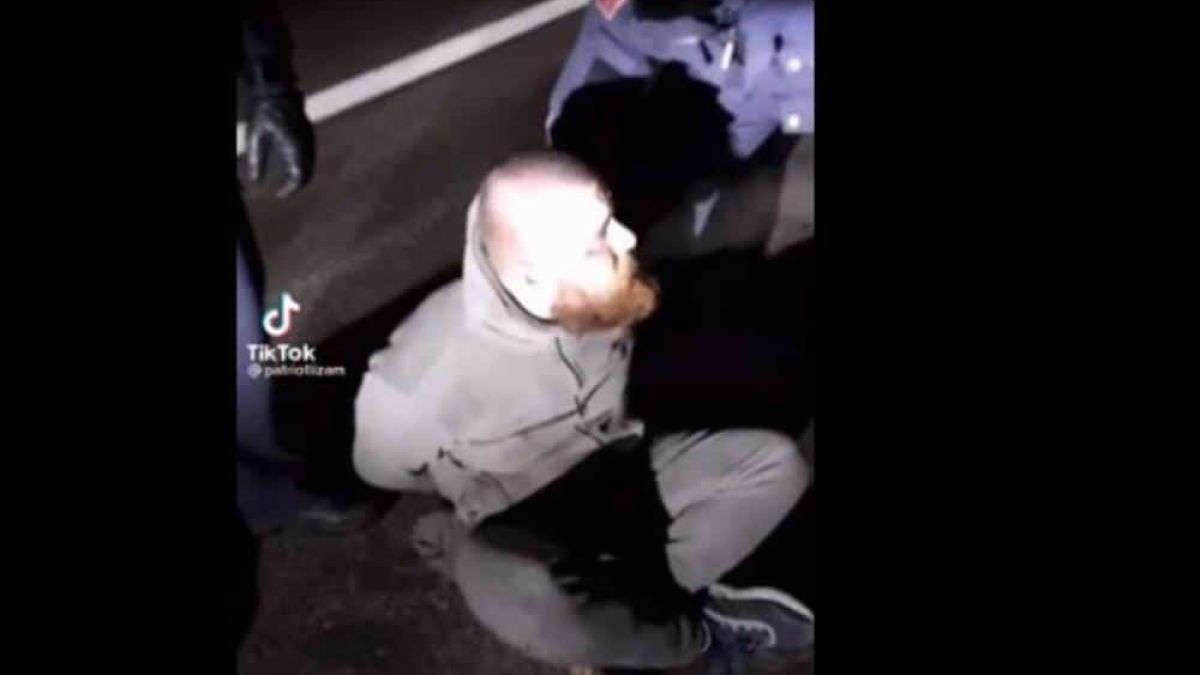 Екшън ВИДЕО: Сърби обезвредиха терорист в автобус за Белград