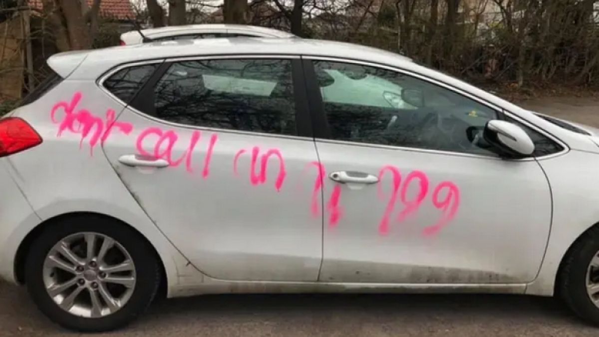 Шокиращ вандализъм срещу британски парамедици след тежка смяна СНИМКИ