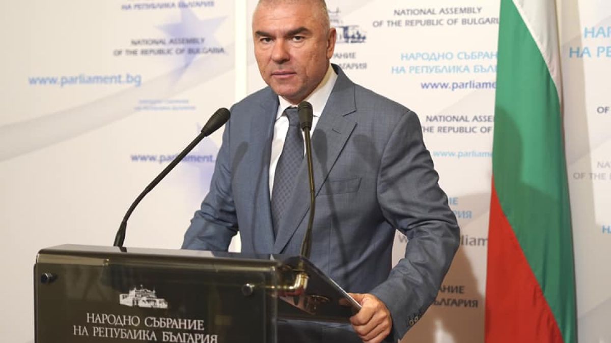Марешки: Борисов да отстрани Каракачанов до изборите