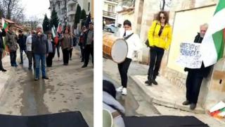 "Системата ни убива", Йоло Денев и поп Дионисий с грозна провокация пред дома на Борисов СНИМКИ