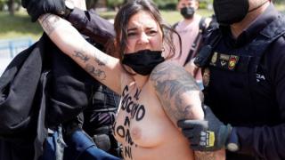 Зрелищен гол протест на ФЕМЕН в Испания СНИМКИ 18+