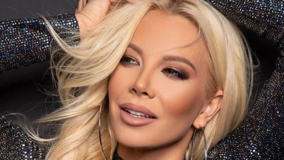 Емилия се пусна гола от ваната, в тялото прилича на ... СНИМКА 18+