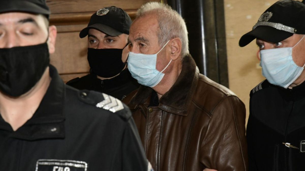 Първи СНИМКИ на "резидента" от шпионския скандал в съда, решава се съдбата му