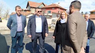 Ангелкова и Младен Маринов посетиха село Мусачево СНИМКИ