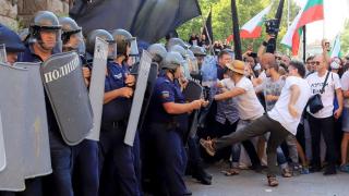 Откъде ДБ, Манолова и други грантояди вадят стотици хиляди левове за предизборна агитацияза 