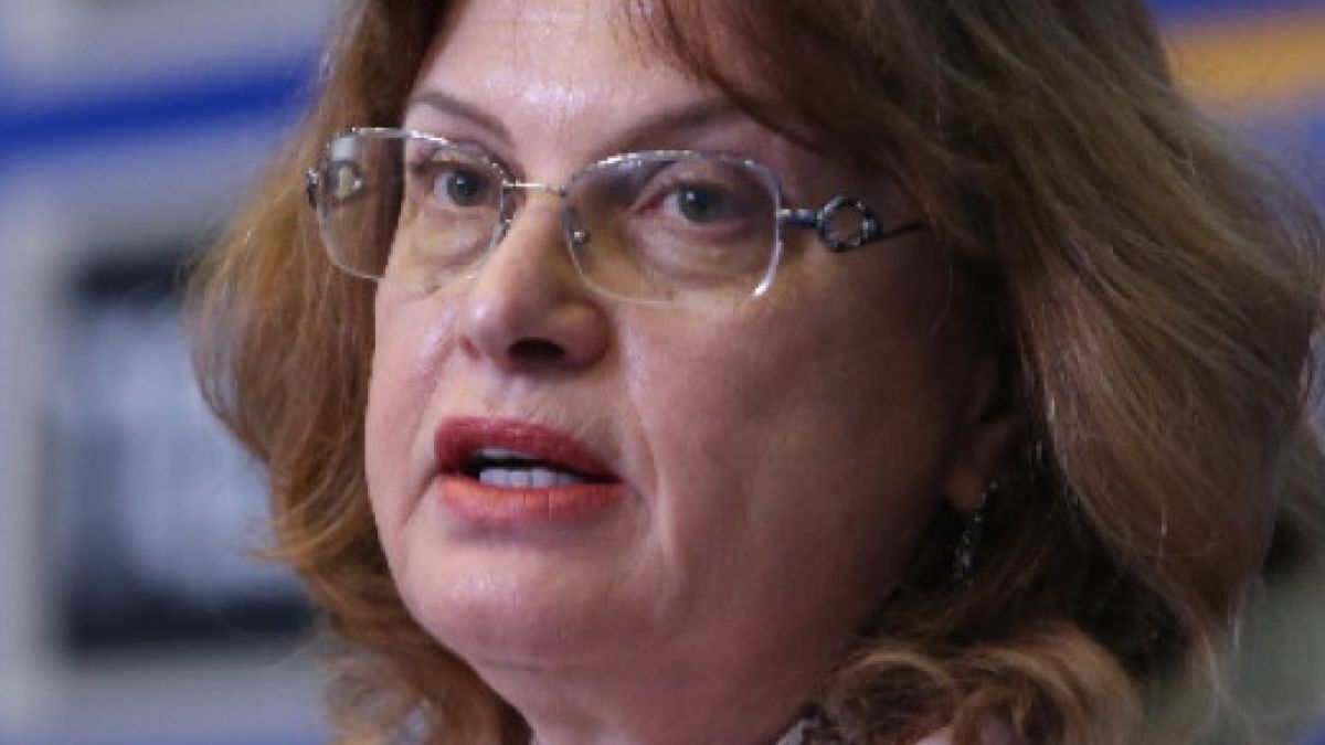 Песимистичен сценарий: Проф. Божкова каза на коя дата ще е пикът на тази вълна от К-19, а краят ѝ...