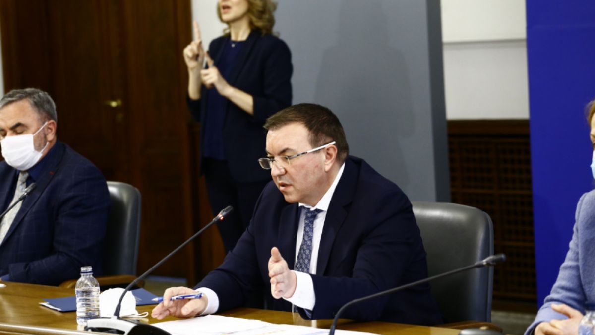 Костадин Ангелов: Некадърници са правили поръчката за медицинските хеликоптери