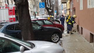 Мощен взрив разтърси сграда в Пловдив, тече евакуация 