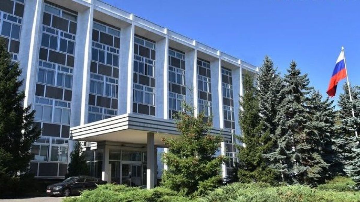 Руското посолство отговори с вицове за Щирлиц на шпионския скандал