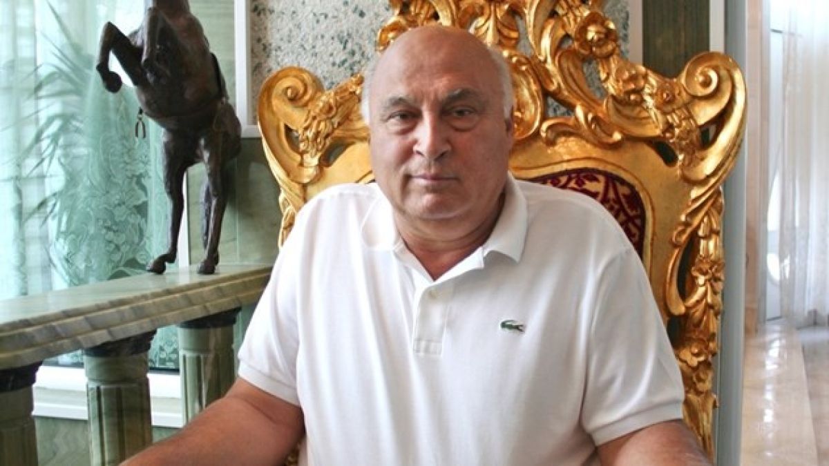 След смъртта на Цар Киро, дъщеря му от затвора иска да... СНИМКА