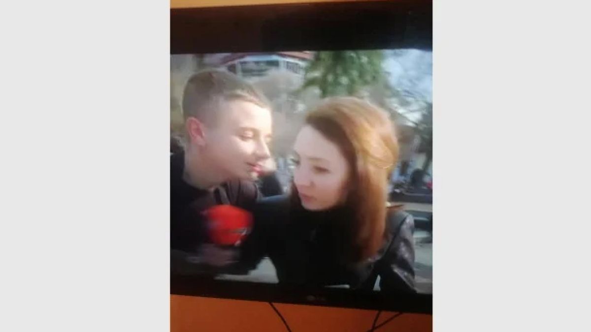 Простотия в Дупница! Нападнаха сексуално в ефир репортерка на БНТ СНИМКИ  